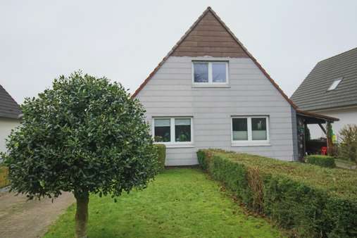 Straßenansicht - Einfamilienhaus in 24860 Böklund mit 120m² günstig kaufen