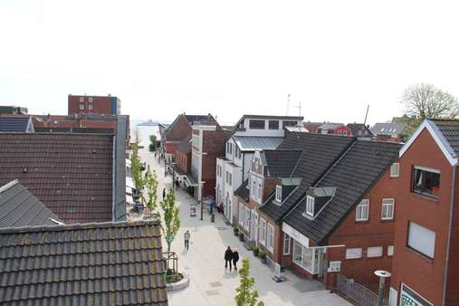 Blick in die Große Straße - Dachgeschosswohnung in 25938 Wyk mit 82m² kaufen
