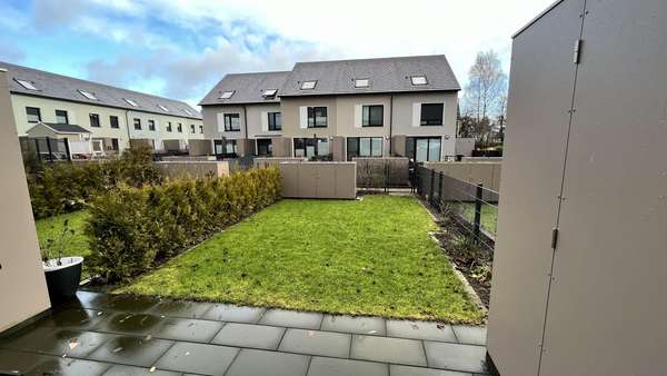 Blick in den Garten - Reihenmittelhaus in 24943 Flensburg mit 145m² günstig kaufen