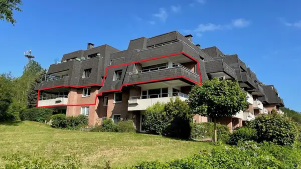 Traumhafter Blick über die Förde! Große Eigentumswohnung mit 2 Balkonen und Tiefgaragenstellplatz