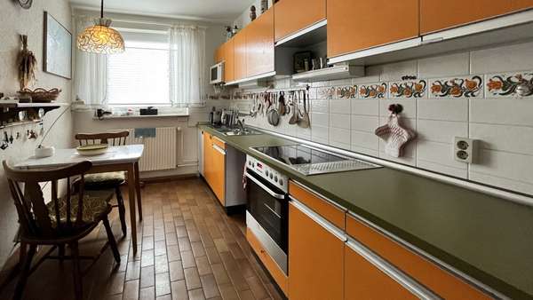 Küche mit Einbauküche - Etagenwohnung in 24944 Flensburg mit 94m² günstig kaufen