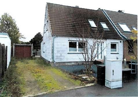 Frontansicht - Zwangsversteigerung Doppelhaushälfte in 24943 Flensburg mit 93m² günstig kaufen