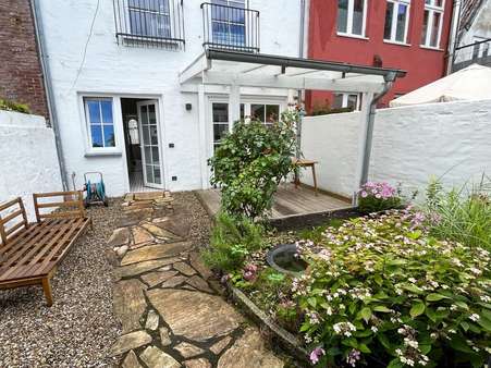 Gartenansicht mit überdachter Terrasse - Stadthaus in 25840 Friedrichstadt mit 80m² kaufen