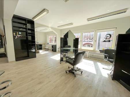 Herren-Salon im 1. OG - Bürohaus in 25813 Husum mit 93m² kaufen
