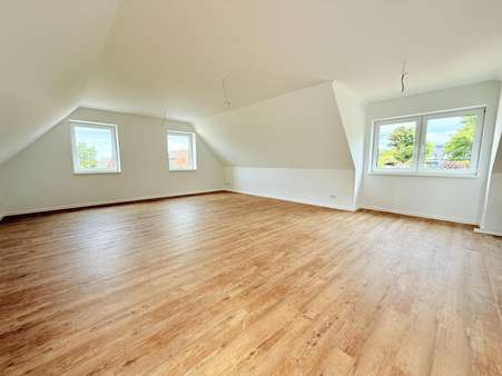 Wohnzimmer - Etagenwohnung in 25821 Breklum mit 95m² kaufen