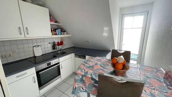 Küche mit Balkonzugang - Dachgeschosswohnung in 24983 Handewitt mit 61m² kaufen