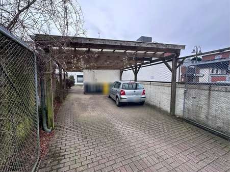 Hofplatz inkl. Doppelcarport - Mehrfamilienhaus in 25917 Leck mit 167m² kaufen