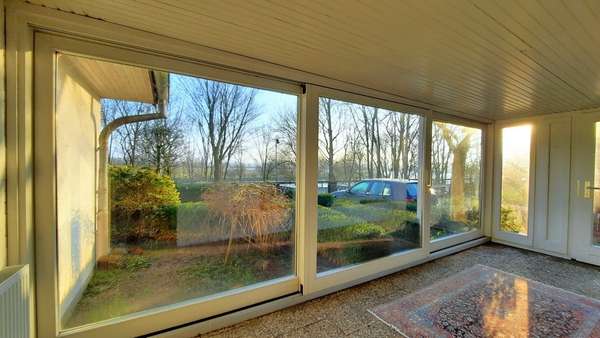 Blick aus dem Wintergarten - Zweifamilienhaus in 25879 Stapel mit 241m² kaufen