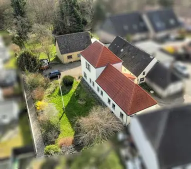 Ensemble aus 3 Objekten auf großzügigem Grundstück in zentraler Lage!