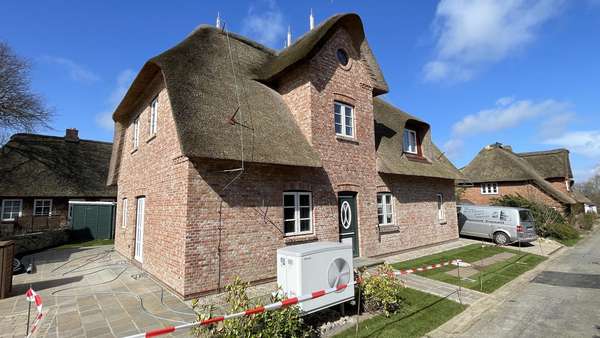 Haus in Oevenum - Zweifamilienhaus in 25938 Oevenum mit 197m² kaufen