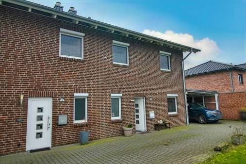 Vorderansicht - Zweifamilienhaus in 24837 Schleswig mit 278m² kaufen