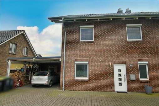 Vorderansicht Hausnr. 7 - Zweifamilienhaus in 24837 Schleswig mit 278m² kaufen