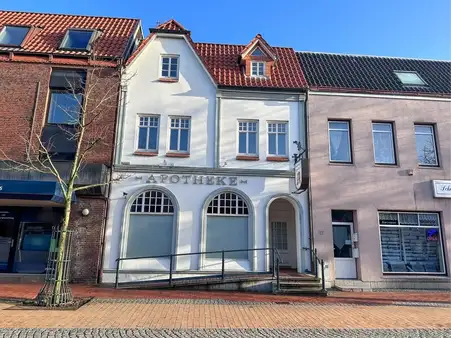 WOHN- UND GESCHÄFTSHAUS IN BESTER LAGE IN LECK mit 2 PKW-Stellplätzen
