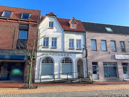 WOHN- UND GESCHÄFTSHAUS IN BESTER LAGE IN LECK mit 2 PKW-Stellplätzen
