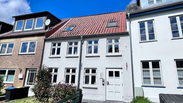 Straßenansicht - Mehrfamilienhaus in 24943 Flensburg mit 202m² kaufen