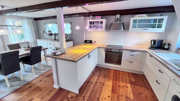 Vorderhaus - offene Küche mit EBK - Mehrfamilienhaus in 24943 Flensburg mit 202m² kaufen