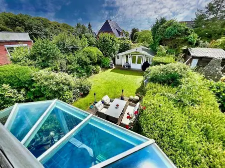 Mit Wintergarten und Dachterrasse-Großzügige Doppelhaushälfte am Ortsrand zu Westerland