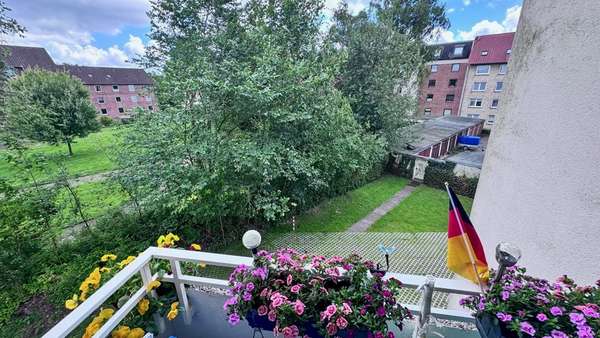 Blick vom Balkon - Etagenwohnung in 24937 Flensburg mit 51m² kaufen