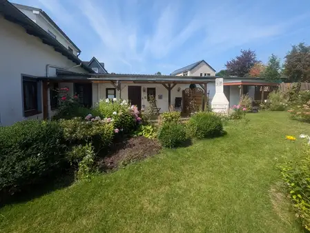 Eine Wohneineit bewohnen, die andere vermieten! Doppelhaus in beliebter Wohnlage von Schleswig!