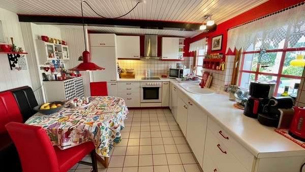Küche mit Einbauküche Küche mit Einbauküche - Bauernhaus in 24980 Schafflund mit 328m² kaufen