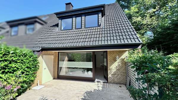 Gartenansicht mit Terrasse - Reihenendhaus in 24943 Flensburg mit 92m² kaufen