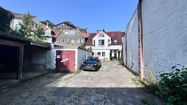 Hofplatz - Zweifamilienhaus in 24937 Flensburg mit 147m² kaufen