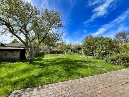 Blick von der Terrasse - Reihenmittelhaus in 25992 List mit 140m² kaufen