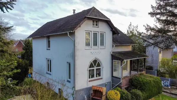 Sanierungsbedürftige Altbau-Villa mit 2 Wohneinheiten im Stadtteil Westliche Höhe!
