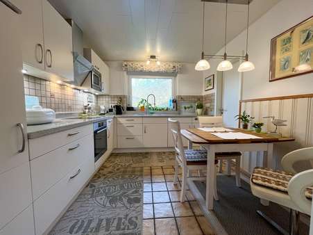 Küche mit Einbauküche - Einfamilienhaus in 25889 Uelvesbüll mit 138m² kaufen