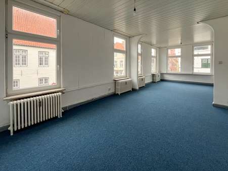 Wohnzimmer - Dachgeschosswohnung in 25840 Friedrichstadt mit 75m² kaufen