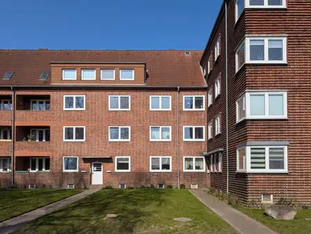 3-Zimmer-Wohnung im ersten Obergeschoss mit kleiner Loggia