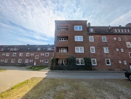3-Zimmer-Wohnung im ersten Obergeschoss mit kleiner Loggia