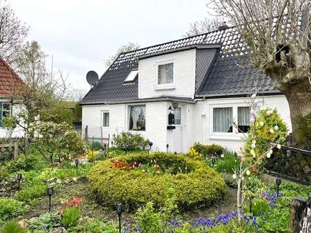 Ansicht mit Vorgarten - Einfamilienhaus in 25832 Tönning mit 90m² kaufen