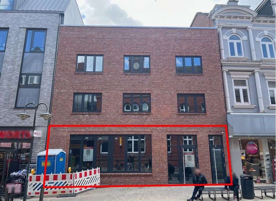 Mitten in der Altstadt Mitten in der Altstadt - Service in 25813 Husum mit 162m² mieten