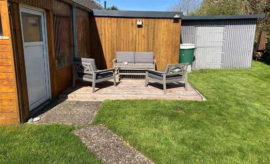 Terrassenbereich hinter dem Haus - Bungalow in 24887 Silberstedt mit 96m² kaufen