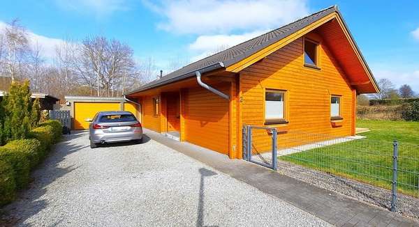 Zufahrt mit Eingangsbereich - Bungalow in 24887 Silberstedt mit 96m² kaufen