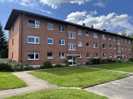 Straßenansicht - Etagenwohnung in 25813 Husum mit 87m² kaufen