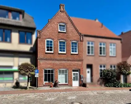 Geschmackvolles Zweifamilienhaus im Gardinger Ortskern mit PKW-Stellplätzen