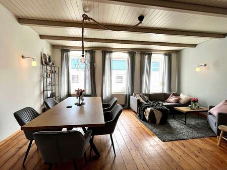 Wohnzimmer mit Essbereich - Zweifamilienhaus in 25836 Garding mit 196m² kaufen