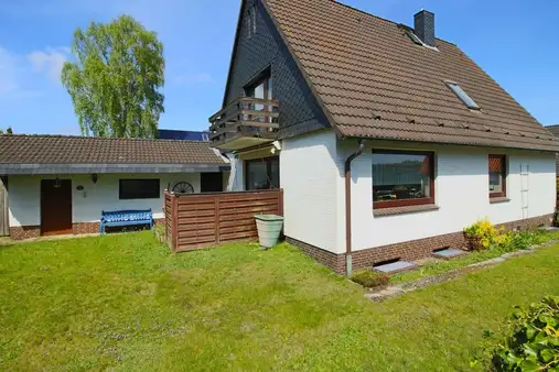 Voll unterkellertes Einfamilienhaus mit Garage, Balkon und Terrasse in Sackgassenlage!
