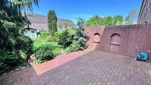 Terrasse mit Blick in den Garten - Reihenmittelhaus in 24941 Flensburg mit 121m² kaufen