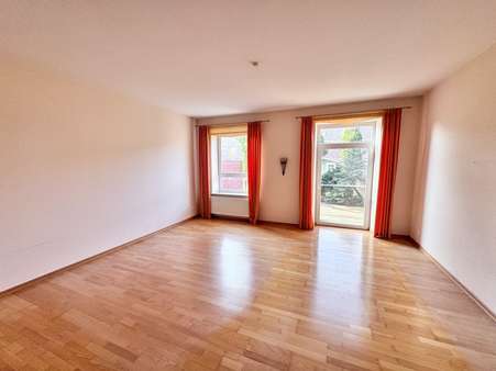 Wohn- und Esszimmer - Reihenmittelhaus in 24941 Flensburg mit 121m² kaufen