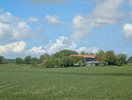 Freistehendes Landhaus mit zwei genehmigten Wohneinheiten!