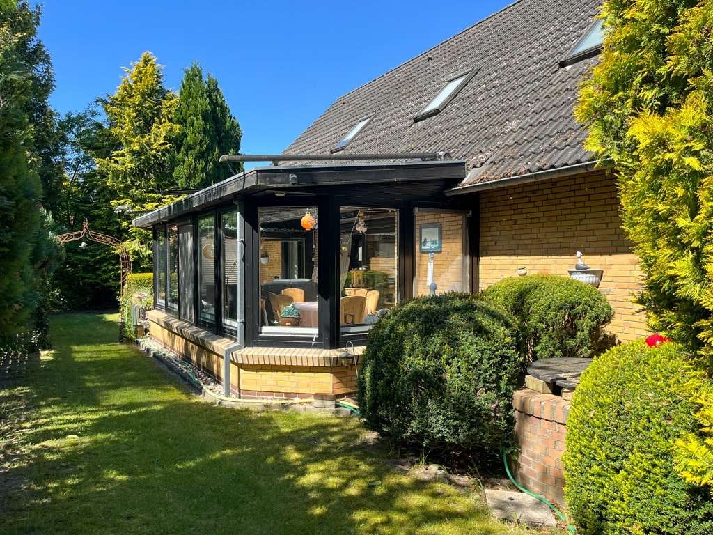 Geschlossene und überdachte Terrasse Geschlossene und überdachte Terrasse - Einfamilienhaus in 25813 Husum mit 113m² kaufen