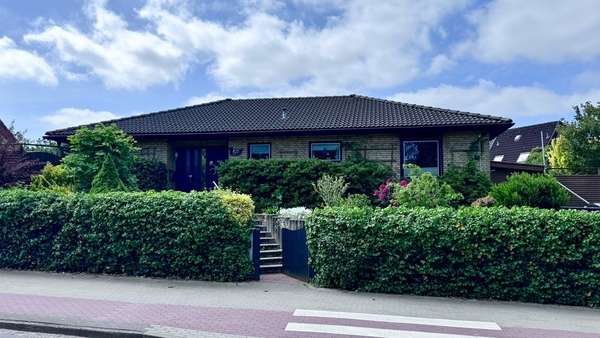 Straßenansicht Straßenansicht - Bungalow in 24943 Flensburg mit 128m² kaufen