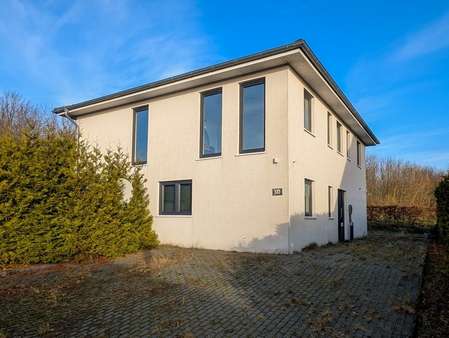 Außenansicht - Zwangsversteigerung Einfamilienhaus in 24837 Schleswig mit 190m² kaufen