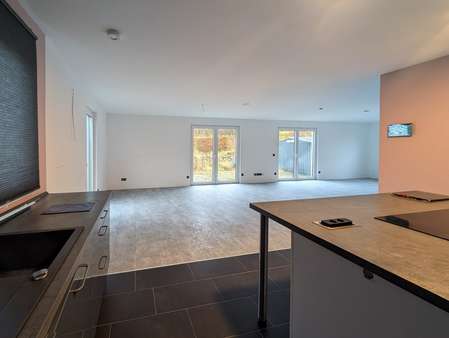 Blick ins Wohn-/ Esszimmer - Zwangsversteigerung Einfamilienhaus in 24837 Schleswig mit 190m² kaufen