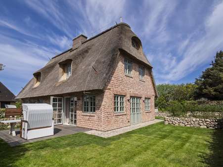 Hausansicht Hausansicht - Doppelhaushälfte in 25980 Sylt mit 142m² kaufen