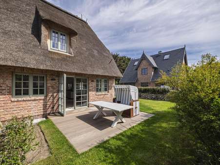 Hausansicht Hausansicht - Doppelhaushälfte in 25980 Sylt mit 142m² kaufen