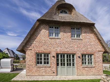 Hausansicht Hausansicht - Doppelhaushälfte in 25980 Sylt mit 142m² kaufen